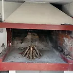 Апартаменты Jimmis Old House *